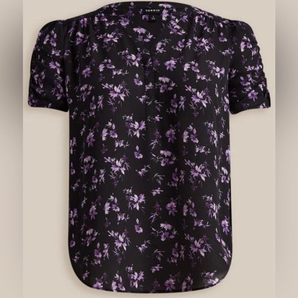 💜 Torrid 6X Black Floral Ruched Sleeve Top
